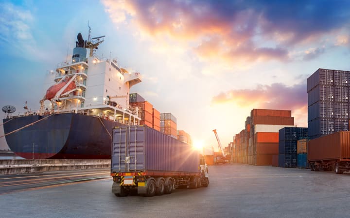 Export von Japan nach Europa – Containerhafen